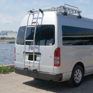 Toyota HiAce Commuter Side